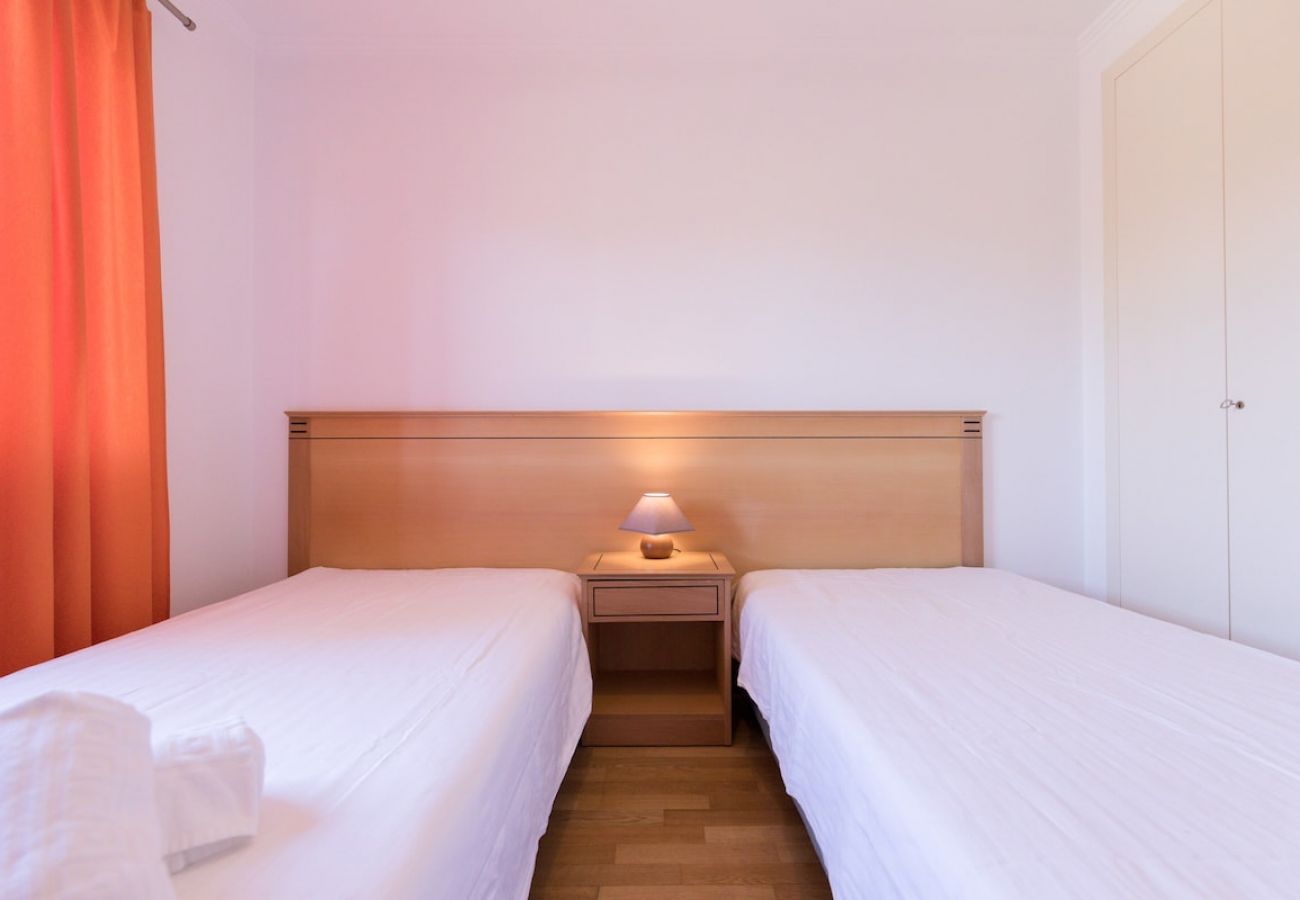 Apartamento em Herdade da Aroeira - Apartment Nitin