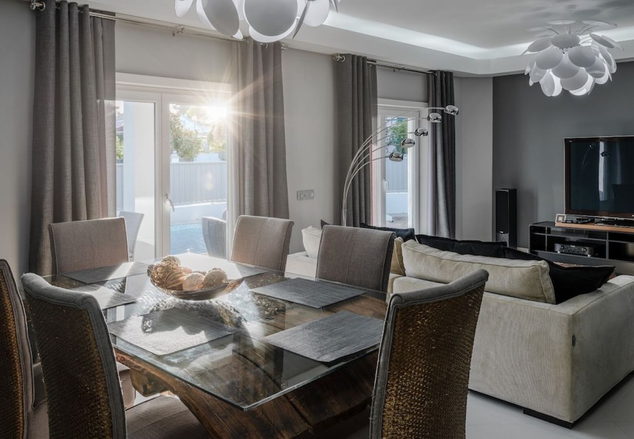 Villa em Lagoa de Albufeira - Happy Villa
