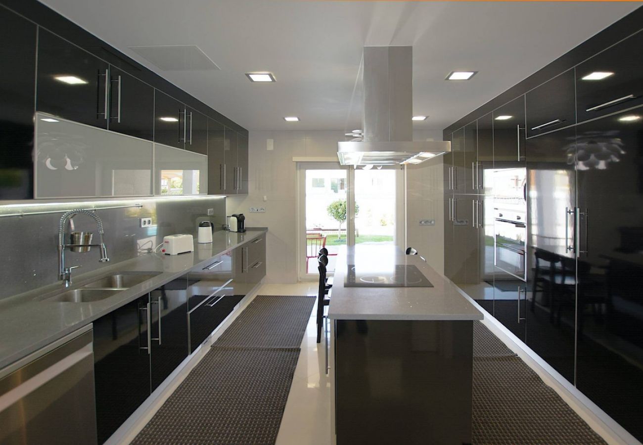 Villa in Lagoa de Albufeira - Happy Villa