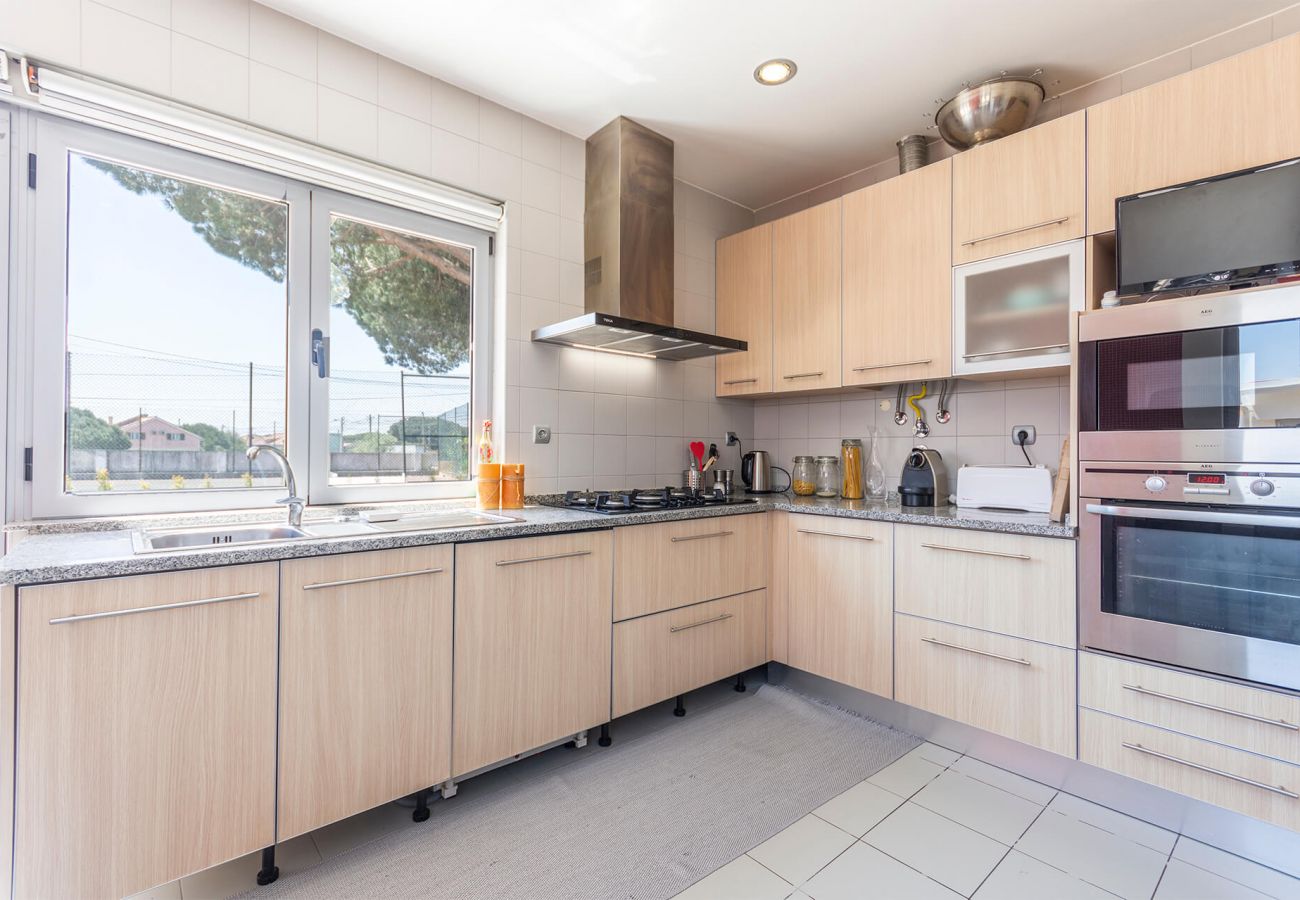 Villa in Charneca de Caparica - Villa Rosa Brava