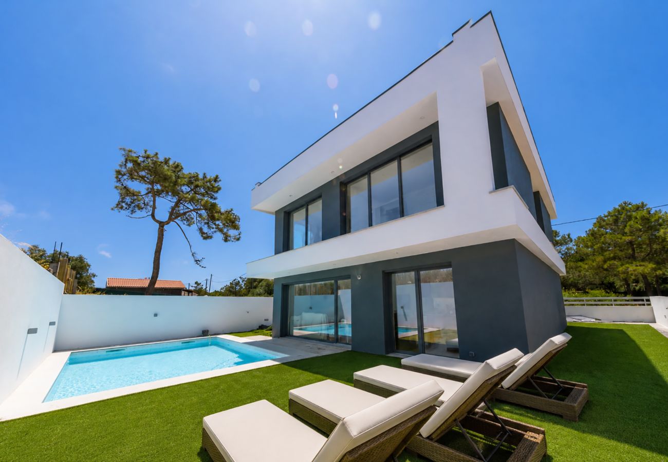 Villa in Aroeira - By the Sea Villa
